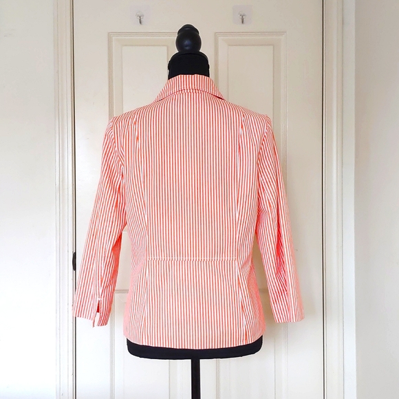 NWOT. Old Navy 100% fully lined blazer with 3/4 sleeves and stripes. - Picture 2 of 4